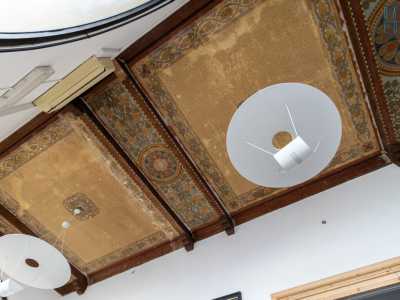 Dipinse inoltre i saloni dell�eclettica Villa Rosa...